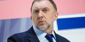 Дерипаска предрек банкротство тысяч компаний из-за ставки и курса рубля
