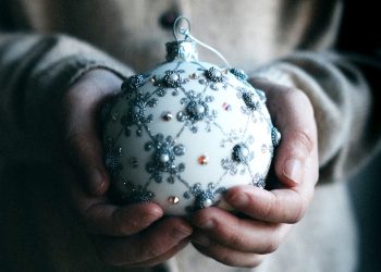 Где хранить елочные игрушки: 10 необычных идей