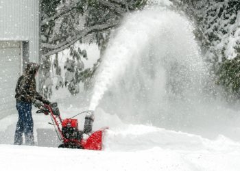 Как выбрать снегоуборщик: инструкция и советы эксперта