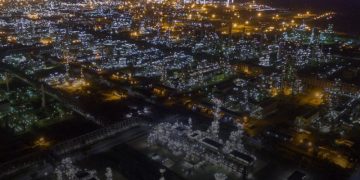 Крупнейший нефтезавод в Индии не получит российскую нефть в январе