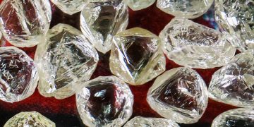 Минфин предложил ввести пошлины на экспорт алмазов