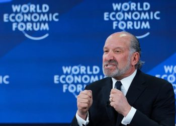 Министра США освистали на ужине в Давосе