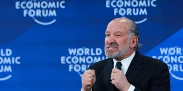 Министра США освистали на ужине в Давосе