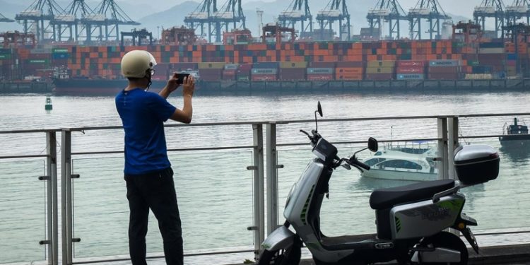 Объем экспорта Китая достиг рекордной с 1997 года доли в росте ВВП