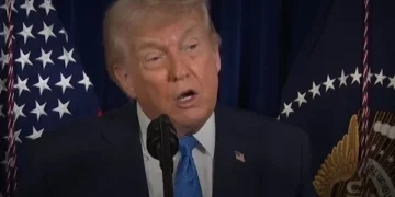 Откуда пошло и что означает выражение «нагибать через колено»?