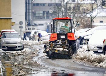 Плата за снег: сколько стоит уборка придомовой территории в Москве