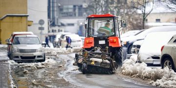 Плата за снег: сколько стоит уборка придомовой территории в Москве