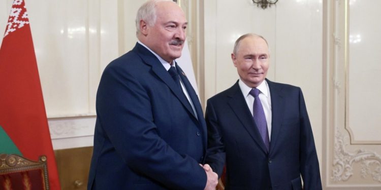 Путин и Лукашенко в ходе телефонного разговора выразили добрые пожелания