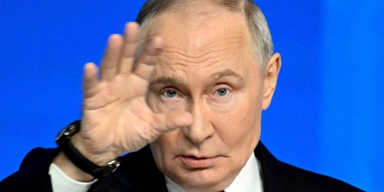 Путин поручил добиться значимого роста собираемости налогов