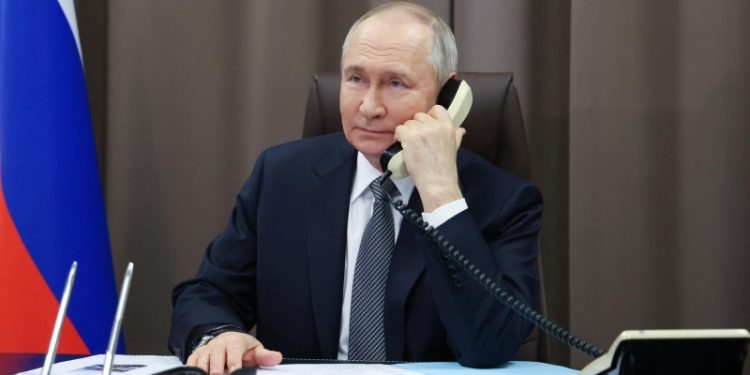 Путин во вторник проведет несколько международных телефонных разговоров