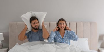 Россияне назвали основные претензии к соседям по дому на Новый год