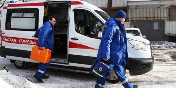 «Скорую помощь» поставили на счетчик — и ей опять предстоит отдуваться за все косяки российской медицины