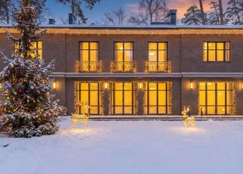 Стивен Сигал выставил на продажу свою элитную резиденцию на Рублевке