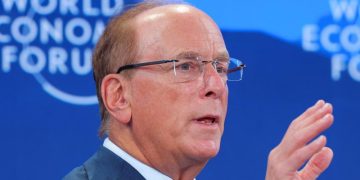 Всемирный экономический форум предложили перенести в один из 4 городов