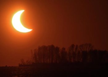 Бывает раз в 18 лет. Редкое затмение Солнца даст старт году Огненной Лошади