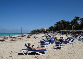 FT рассказала об ошибочной ставке Кубы на туризм из России и Китая