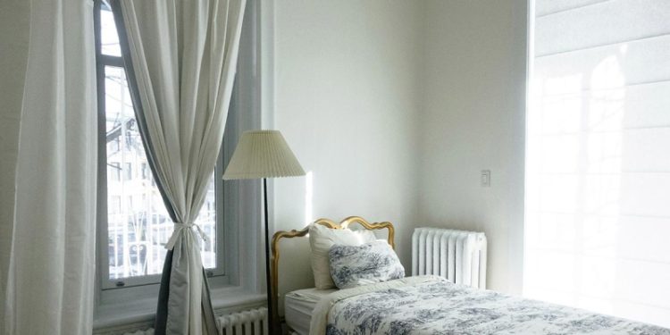 Как красиво закрыть батарею в комнате: 10 идей для вдохновения