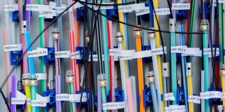 Китайское оптоволокно для российских компаний подорожало почти в три раза