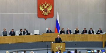 Мишустин назвал парламентский контроль важнейшим элементом обратной связи