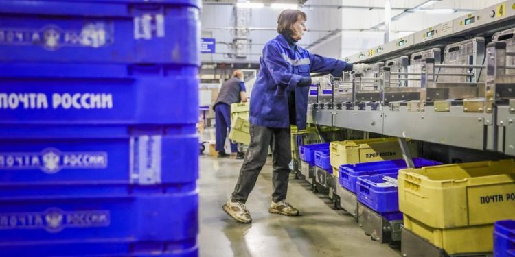 Мишустин обозначил два направления решения проблемы «Почты России»