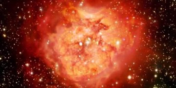 Обсерватория Чандра показала туманность в виде сердца в «Лебеде»