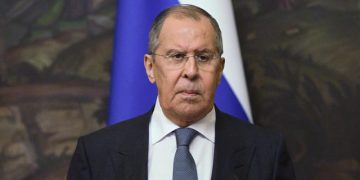 Песков и Новак поделились с Лавровым устройством для синхронного перевода