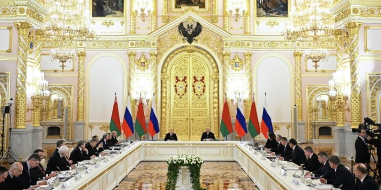 Путин пригласил членов Высшего Госсовета СГ на рабочий обед