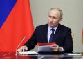 Путин провел оперативное совещание с постоянными членами Совбеза