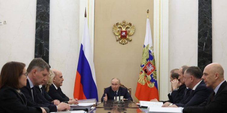 Путин связал рост инфляции с перенастройкой налоговой системы