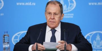 Россия будет настойчиво бороться с двойными стандартами, заявил Лавров