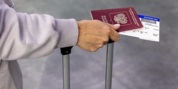 Россияне стали чаще планировать отдых за границей на 23 февраля и 8