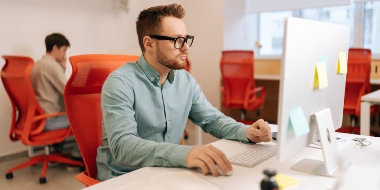 С какой зарплатой можно рассчитывать на ипотеку в мегаполисах в 2026