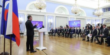 Съезд «Единой России» в августе пройдет в три этапа, заявил Медведев