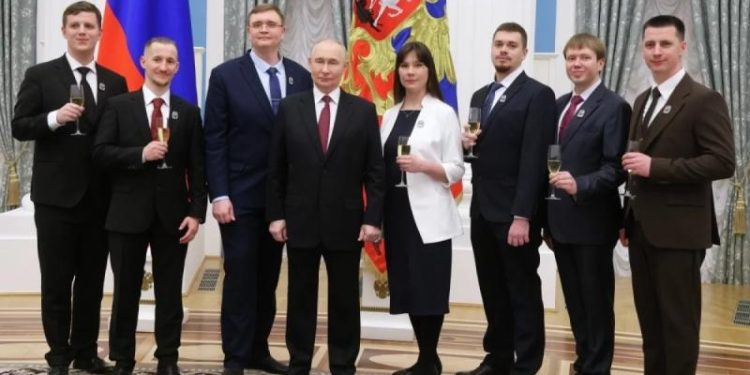 Служат стране и прогрессу. Президент объяснил, за что наградил учёных