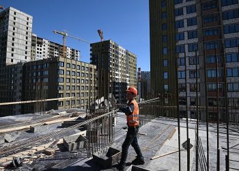 Срывы сроков и смена контроля: «Дом.РФ» назвал новые риски для