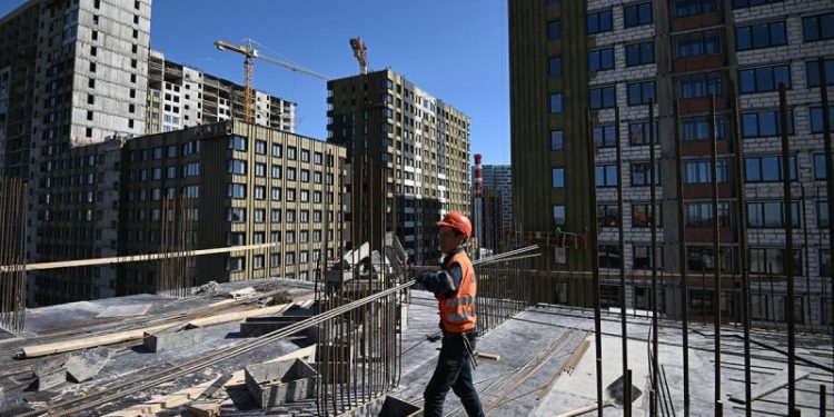 Срывы сроков и смена контроля: «Дом.РФ» назвал новые риски для