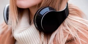 The Guardian: ученые обнаружили в наушниках вещества, вызывающие рак