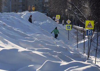 В Госдуме предложили увеличить штрафы за плохую уборку снега во дворах