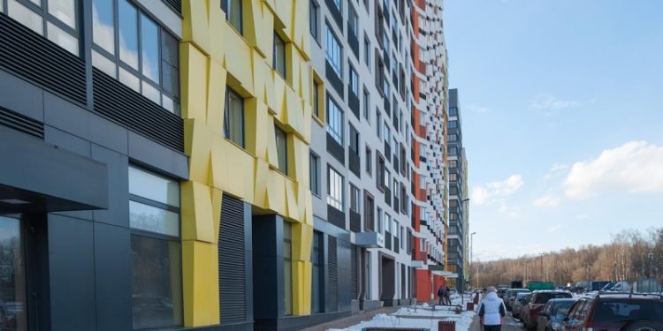 За год спрос на новостройки Москвы снизился, а в Подмосковье вырос
