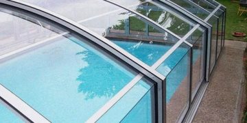 Где используют монолитный поликарбонат: популярные сферы и примеры