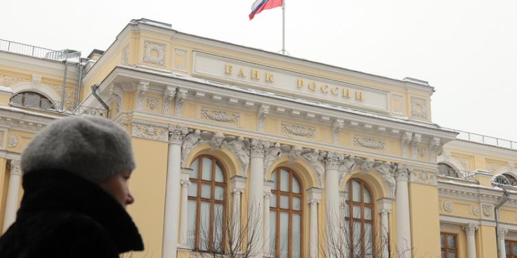 ЦБ попросил банки усилить поддержку обманутых дольщиков ИЖС