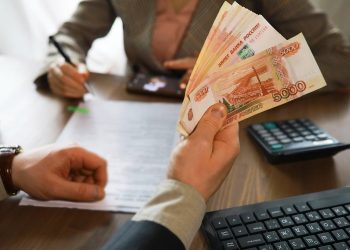 Доля сделок с недвижимостью за наличные в России достигла рекордных