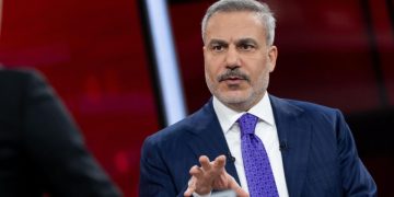 Глава МИД Турции провел разговор с иранским коллегой, сообщил источник