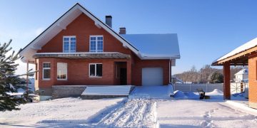 Инфляция и сезонность: насколько подорожает строительство домов в