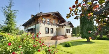 Как выглядят самые дорогие продающиеся в мегаполисах России дома