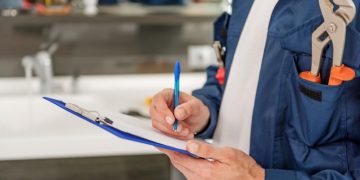 Когда День работника ЖКХ в России: история и традиции праздника