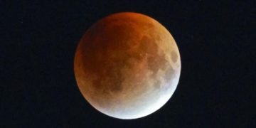«Кровавая» и «червивая». Где и как наблюдать затмение Луны 3 марта?