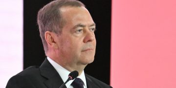 Медведев и Медведчук оценили законность вхождения Крыма и Донбасса в Россию