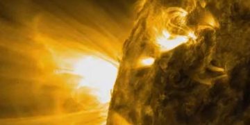 На Солнце произошла первая за три недели сильная вспышка