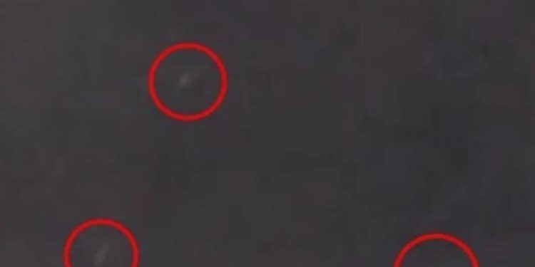 Очевидцы засняли над Нью-Йорком гонку трех загадочных НЛО